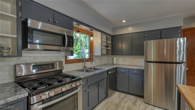 11 Garfield Avenue, New Concord, OH 43762