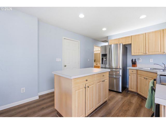 879 Sw JUNCTION Pl, Gresham, OR 97080