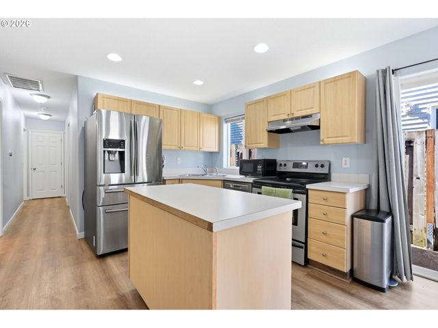 879 Sw JUNCTION Pl, Gresham, OR 97080
