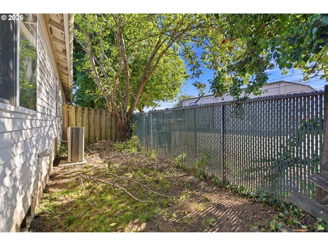879 Sw JUNCTION Pl, Gresham, OR 97080