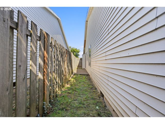 879 Sw JUNCTION Pl, Gresham, OR 97080