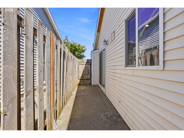 879 Sw JUNCTION Pl, Gresham, OR 97080