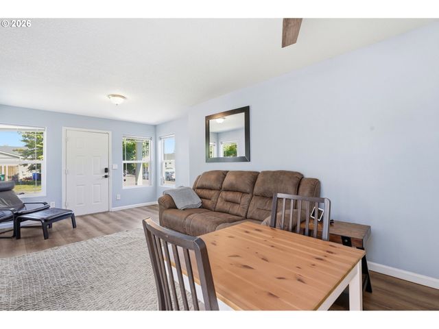 879 Sw JUNCTION Pl, Gresham, OR 97080