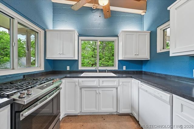 494 Cedar Boulevard, Locust Grove, OK 74352
