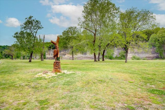 494 Cedar Boulevard, Locust Grove, OK 74352