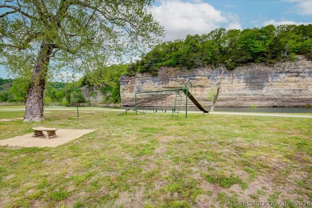 494 Cedar Boulevard, Locust Grove, OK 74352