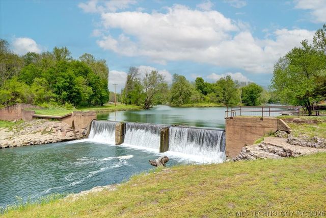 494 Cedar Boulevard, Locust Grove, OK 74352