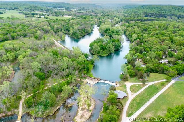 494 Cedar Boulevard, Locust Grove, OK 74352