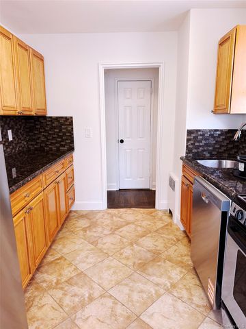 22 Keogh Lane 1A, New Rochelle, NY 10805