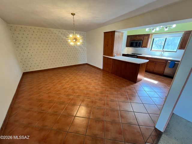 7641 E Palma Street, Tucson, AZ 85710