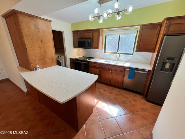 7641 E Palma Street, Tucson, AZ 85710