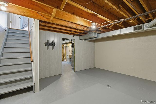 11427 Messmore, Utica, MI 48317