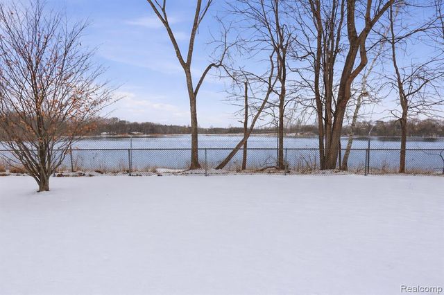 11427 Messmore, Utica, MI 48317