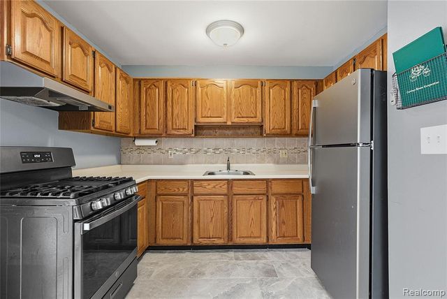 11427 Messmore, Utica, MI 48317