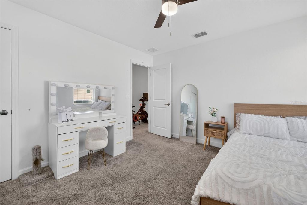 Image 27 of property listing at 11806 LANGUAGE WAY, Orlando, FL 32832