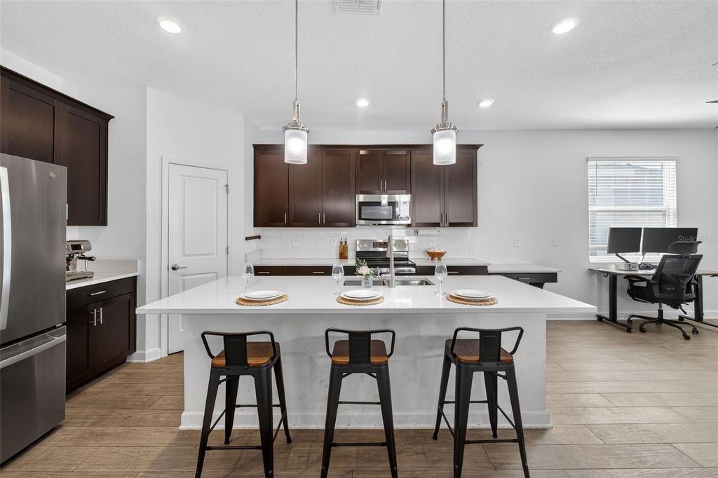 Image 9 of property listing at 11806 LANGUAGE WAY, Orlando, FL 32832