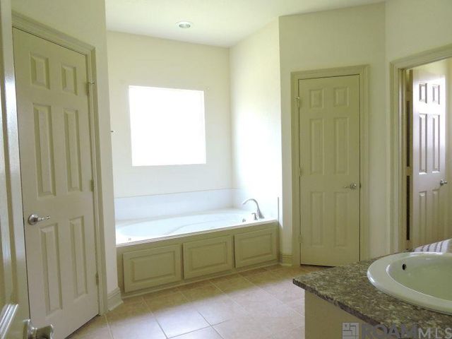 10125 Montrachet Dr, Baton Rouge, LA 70817