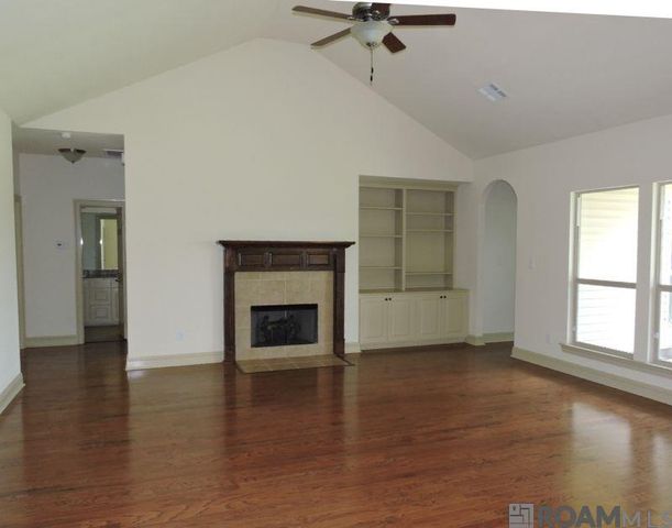 10125 Montrachet Dr, Baton Rouge, LA 70817