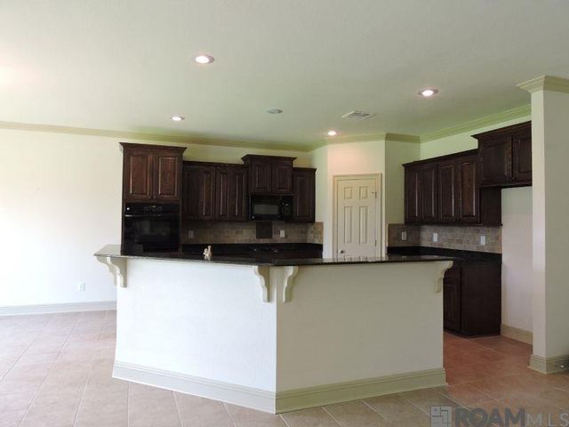 10125 Montrachet Dr, Baton Rouge, LA 70817