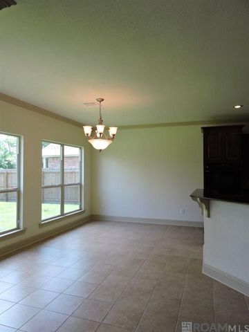 10125 Montrachet Dr, Baton Rouge, LA 70817