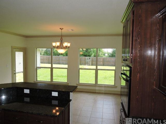 10125 Montrachet Dr, Baton Rouge, LA 70817