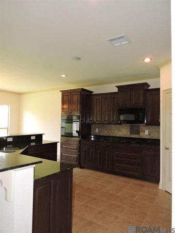 10125 Montrachet Dr, Baton Rouge, LA 70817