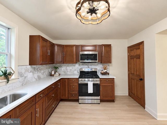 329 WOODBURY TURNERSVILLE RD, Grenloch, NJ 08032