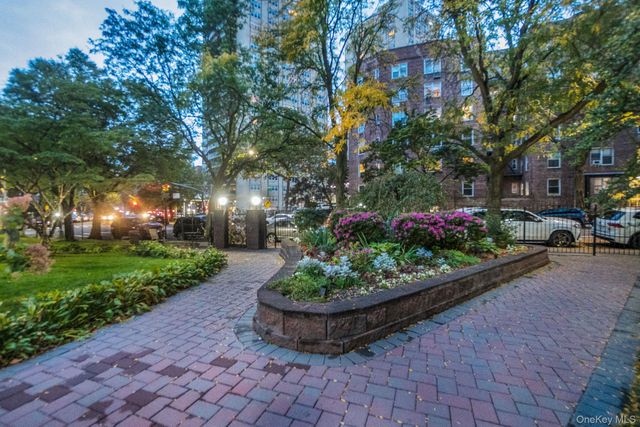 105-30 66th Avenue 3E, Forest Hills, NY 11375