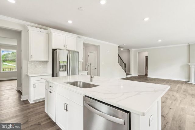 39 AVONWOODS DR, Staunton, VA 24401