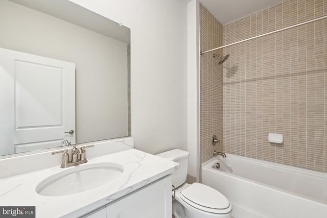 39 AVONWOODS DR, Staunton, VA 24401