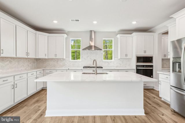 39 AVONWOODS DR, Staunton, VA 24401