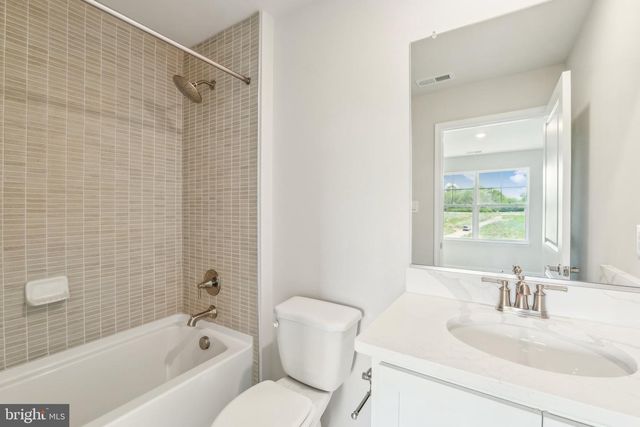 39 AVONWOODS DR, Staunton, VA 24401