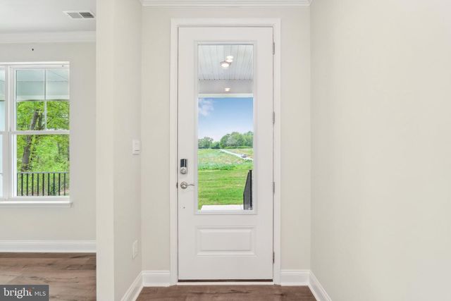 39 AVONWOODS DR, Staunton, VA 24401