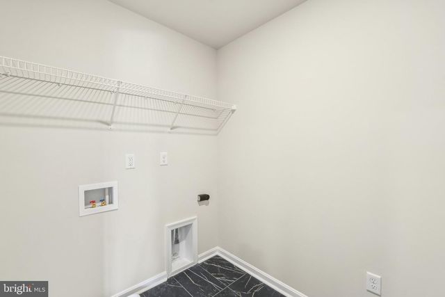 39 AVONWOODS DR, Staunton, VA 24401