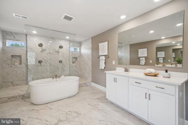 39 AVONWOODS DR, Staunton, VA 24401