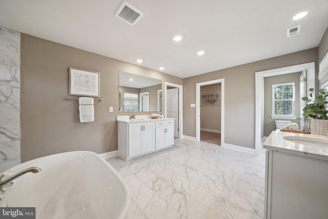 39 AVONWOODS DR, Staunton, VA 24401