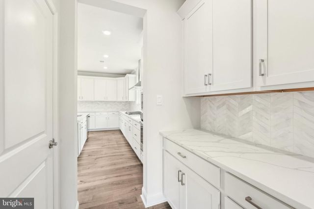 39 AVONWOODS DR, Staunton, VA 24401