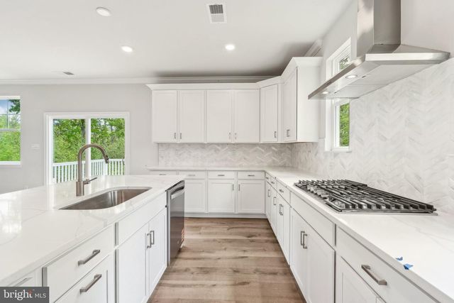 39 AVONWOODS DR, Staunton, VA 24401