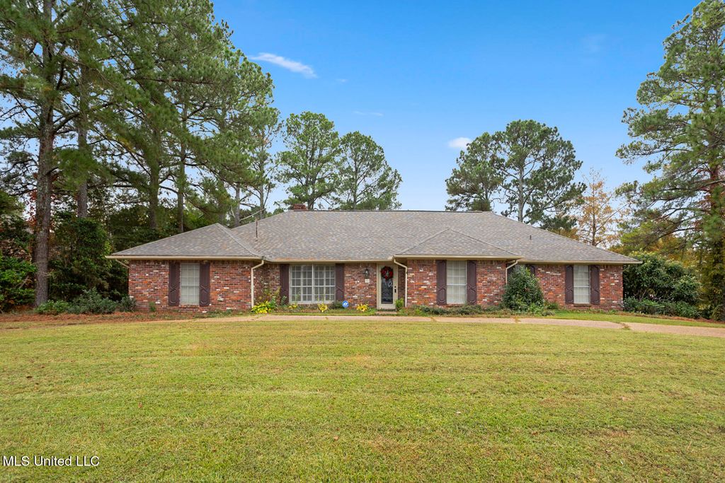 105 Brae Burn Drive, Jackson, MS 39211