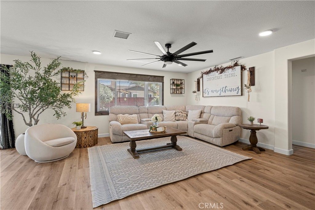 Image 12 of property listing at 229 Alverstone Street, Hemet, CA 92543