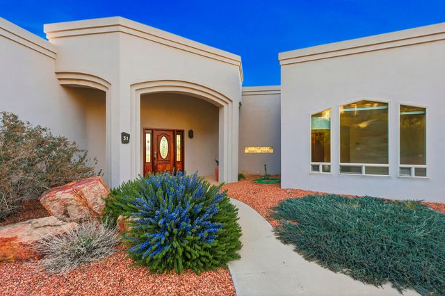 31 Desert Sky Road SE, Albuquerque, NM 87123