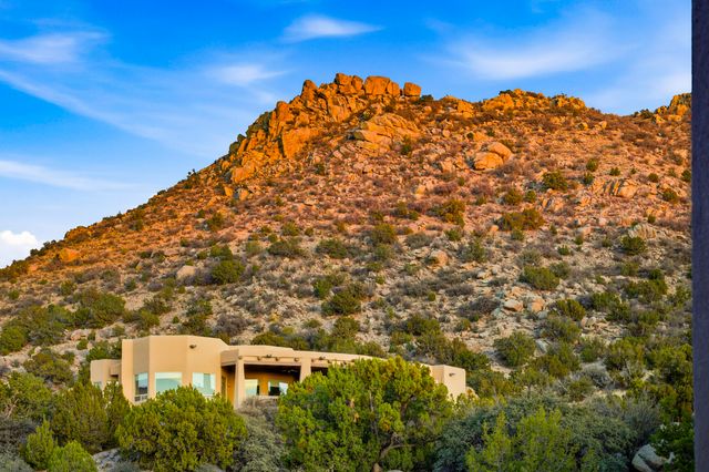 31 Desert Sky Road SE, Albuquerque, NM 87123