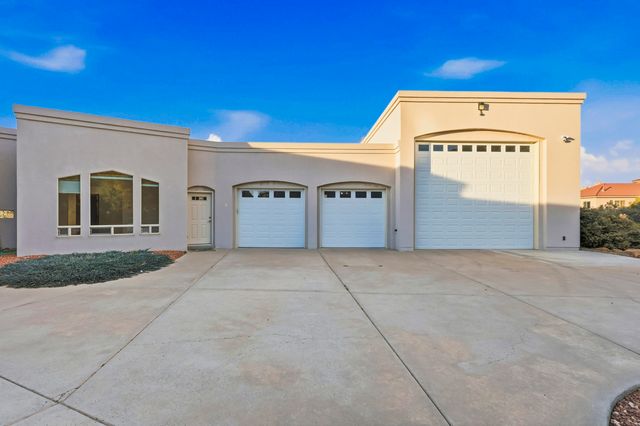 31 Desert Sky Road SE, Albuquerque, NM 87123