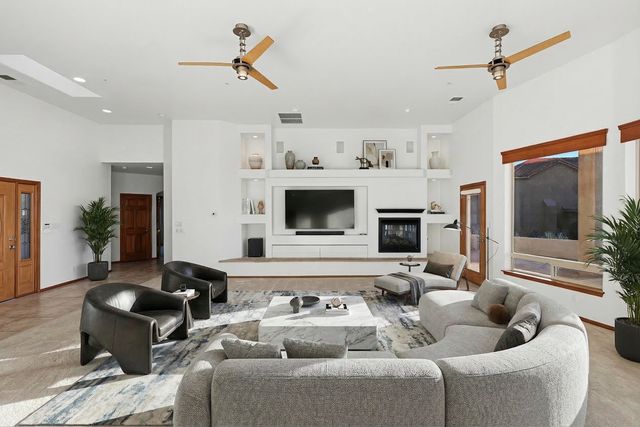 31 Desert Sky Road SE, Albuquerque, NM 87123