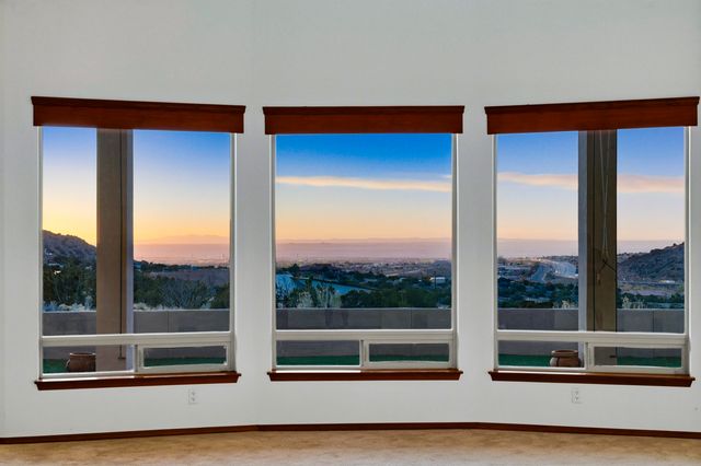 31 Desert Sky Road SE, Albuquerque, NM 87123