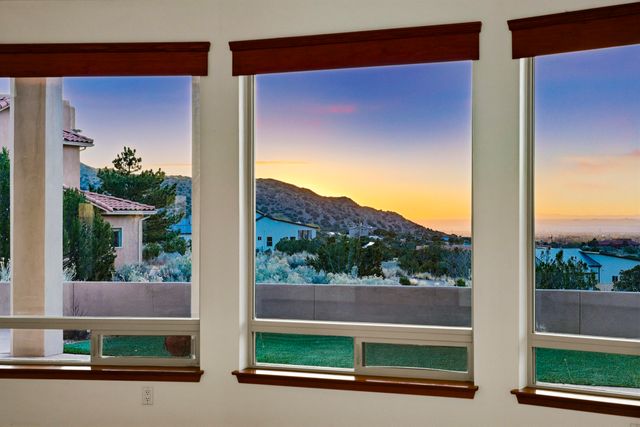 31 Desert Sky Road SE, Albuquerque, NM 87123