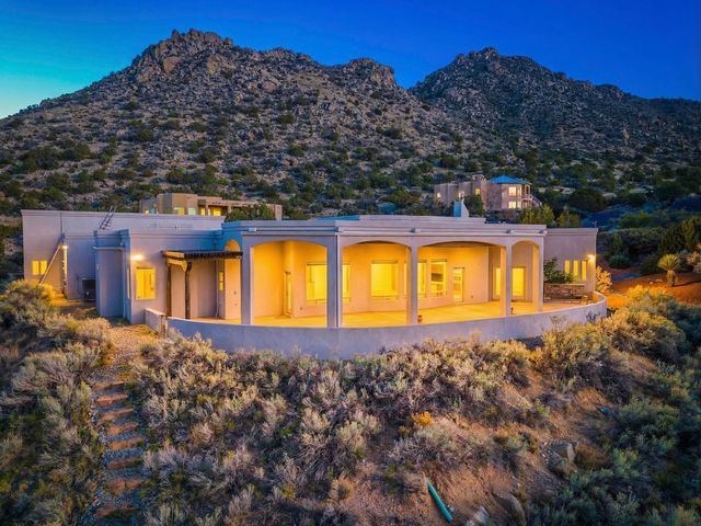 31 Desert Sky Road SE, Albuquerque, NM 87123