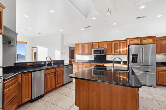 31 Desert Sky Road SE, Albuquerque, NM 87123