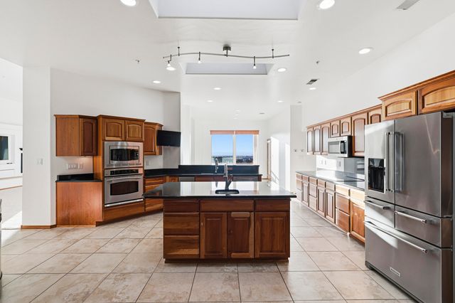 31 Desert Sky Road SE, Albuquerque, NM 87123