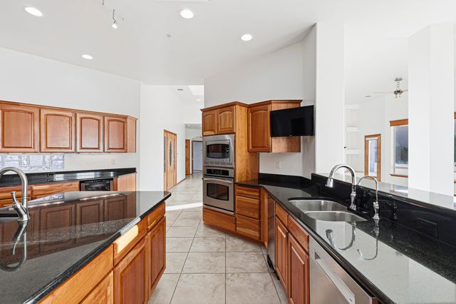 31 Desert Sky Road SE, Albuquerque, NM 87123